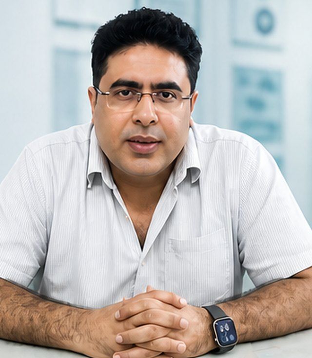 Dr. Rohit Nanda, Eye Surgeon